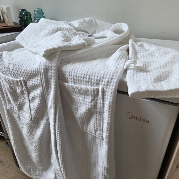 Robe - Picture 6 of 7